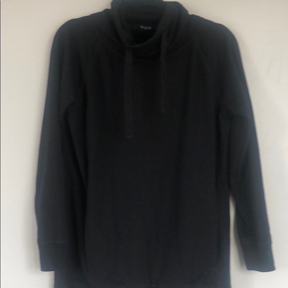 Black gap cowl neck sweatshirt with pocket
